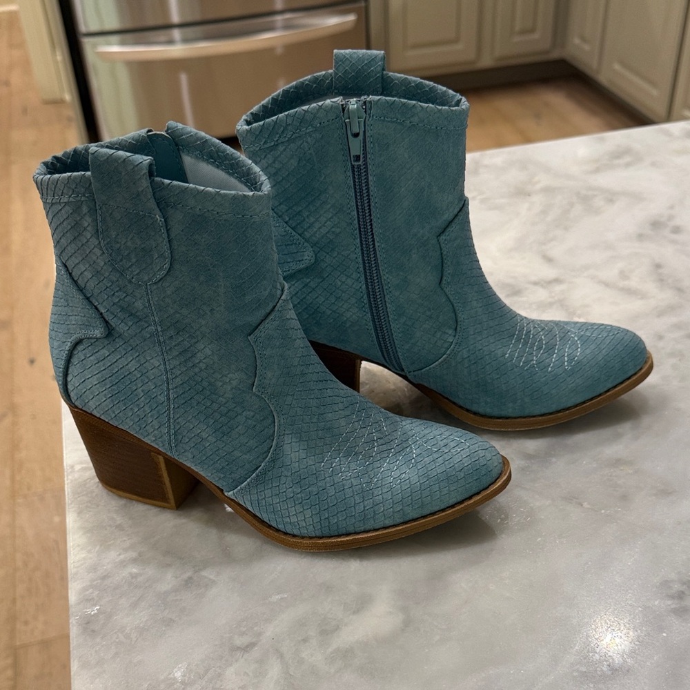 Dirty Laundry Teal Textured Ankle Boots